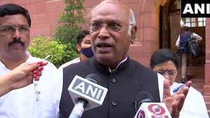 राज्यसभा में NCT Bill का विरोध करेगी कांग्रेस, मल्लिकार्जुन खड़गे ने बताया 'जन-विरोधी'