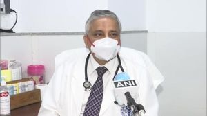 पीएम मोदी का वैक्सीन लेना गेम चेंजर साबित होगा, लोग वैक्सीन लगवाने के लिए आगे आएंगे- एम्स निदेशक
