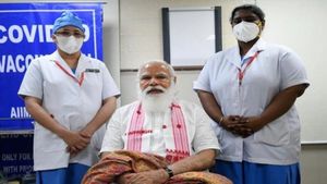 'लगा भी दी, पता ही नहीं चला', कोरोना वैक्सीन लेने के बाद पीएम मोदी ने क्या कहा, नर्स ने बताया