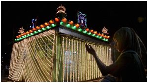 Shab-e-Barat 2021 शब-ए-बारात के पीछे की क्या है मान्यता, इस दिन को क्यों कहा जाता है इबादत की रात