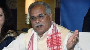 ग्रामीण क्षेत्रों में लक्षण वाले लोगों को कोरोना से बचाव की दवाएं तत्काल उपलब्ध कराएं: भूपेश बघेल