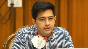 मोदी सरकार के पास वैक्सीन पर कोई पॉलिसी नहीं, राज्यों को उनके हाल पर छोड़ दिया गया है: आप