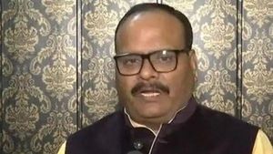लखनऊ में गरीबों का पेट भरने के लिए अटल भोजनालय, योगी सरकार के मंत्री ने की शुरुआत
