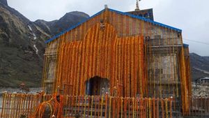 बाबा केदारनाथ के श्रद्धालुओं को डाक से भेजा जा रहा है प्रसाद, भक्तों से किया जा रहा है संपर्क 