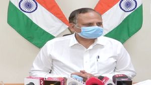 सत्येंद्र जैन ने केंद्र की टीकाकरण पॉलिसी पर उठाए सवाल, कहा- हमें मांग के अनुसार नहीं मिल रहा टीका