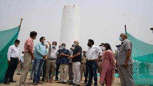 कोरोना की तीसरी लहर को लेकर अलर्ट दिल्ली सरकार, केजरीवाल ने किया ऑक्सीजन स्टोरेज और जेनरेशन प्लांट का दौरा