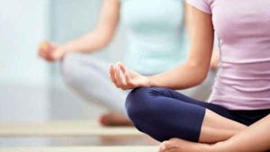 Yoga For Eyes: आंखों के लिए भी बड़े काम का है योग, इन योगासन से बढ़ती है रोशनी