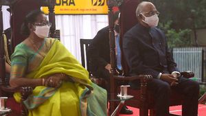 Fact check: क्या लखनऊ में पत्नी के साथ बिना काफिले खरीदारी करने पहुंच गए राष्ट्रपति कोविंद