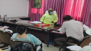 उत्तराखंड: निजी स्कूलों की फीस मनमानी पर शुल्क नियामक आयोग के गठन का प्रस्ताव