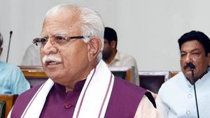 कोरोना की तीसरी लहर से यूं निपटेगी सरकार, हरियाणा में सभी CHC में बनेंगे बच्चों के वार्ड, एंबुलेंस भी होगी