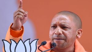 जमीनी स्तर पर काम कर रही योगी सरकार, मनरेगा में एक माह में छह गुना श्रमिकों को मिला रोजगार
