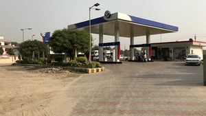 हरियाणा में पहली बार पेट्रोल ‌₹100 के पार पहुंचा, सरकार ने 51 हजार करोड़ सिर्फ टैक्स लगाकर कमाए