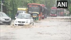 नई दिल्ली: जलभराव से संबंधित शिकायतों के लिए पीडब्ल्यूडी ने जारी किया हेल्पलाइन नंबर