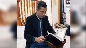 Fact Check: क्या वायरल वीडियो में फुटबॉलर रोनाल्डो मस्जिद में कुरान पढ़ रहे हैं? जानें सच