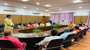 उत्तराखंड के सीएम ने पहली कैबिनेट मीटिंग में ही 22 हजाारों शिक्षकों की भर्ती के प्रस्ताव को दी मंजूरी