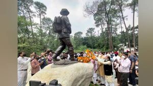 देहरादून: मुख्यमंत्री पुष्कर सिंह धामी ने शौर्य स्थल पर शहीदों को दी श्रद्धांजलि