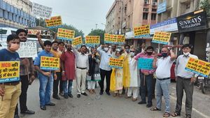 MCD के 272 वॉर्ड में आम आदमी पार्टी की पदयात्रा, लोगों को गिनाए बीजेपी के भ्रष्टाचार