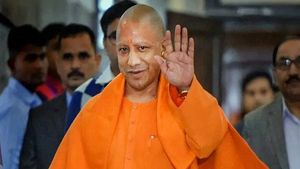 UP: राज्यव्यापी मेगा शिविर में एक दिन में बांटे 9,500 करोड़ रुपए के ऋण