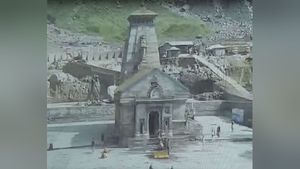 ड्रोन की मदद से CM पुष्कर सिंह धामी ने किया केदारनाथ धाम के पुनर्निर्माण कार्यों का निरीक्षण, दिए निर्देश