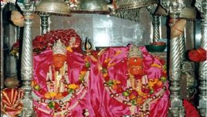 Shri Shakambhari Mata Chalisa in Hindi: यहां पढे़ं मां शाकंभरी देवी चालीसा, जानें महत्व और लाभ