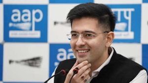 राघव चड्ढा ने  की ट्रांसजेंडरों की मदद, राशन किटों का किया वितरण  