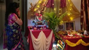 Ganesh Chaturthi Flowers Decoration 2021: गणेश चतुर्थी पर फूलों से सजाएं पूजा का घर, मन भी खुश 'बप्पा' भी खुश