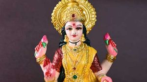 Tula Sankranti 2021:  'तुला संक्रांति'  पर करें महालक्ष्मी की स्तुति, नहीं होगी धन-वैभव की कमी