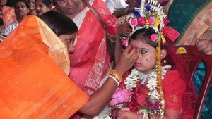 Navratri 2021:  महाअष्टमी आज, जानिए कब करें कन्‍या पूजन, क्या है नियम?