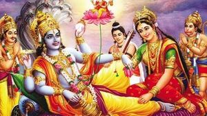 Dev Deepawali 2021: 'देव दीपावली' पर श्री हरि के साथ करें मां लक्ष्मी की पूजा , मिलेगा धन-वैभव
