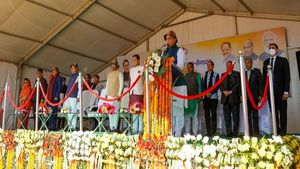 ग्रुप कैप्टन वरुण सिंह की मौत पर भाषण देते हुए भावुक हो गए राजनाथ सिंह, बोले- अब और नहीं बोल पाऊंगा