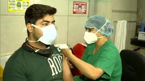 गुरुग्राम ने हासिल किया 100% वैक्सीनेशन का लक्ष्य, DC बोले- पहली खुराक 128% लोगों ने ली