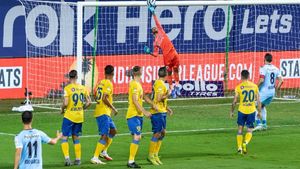 ISL 2021-22: केरला ब्लास्टर्स ने रोका हैदराबाद का विजय रथ, अंकतालिका में टॉप पर किया कब्जा