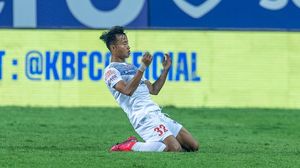 ISL 2022: केरला ब्लास्टर्स का जीत का सिलसिला टूटा, बेंगलुरु के रोशन बने मैच के हीरो