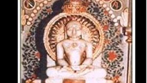  Shree Chandra Prabhu Chalisa  Paath: यहां पढे़ं  चन्द्र प्रभु चालीसा  , जानें महत्व और लाभ 