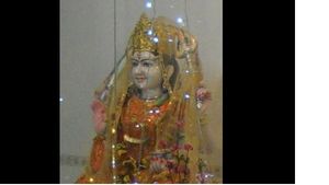 Santoshi Maa Aarti: शुक्रवार को करें संतोषी माता की आरती, पाएं सुख और शांति