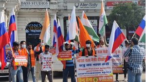 रूस के समर्थन में हिंदू सेना ने निकाला मार्च, यूक्रेन के खिलाफ युद्ध का किया समर्थन