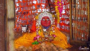 हर साल केवल 5 घण्टे के लिए खुलता है निरई माता का मंदिर, सिर्फ पुरुष कर सकते हैं पूजा !