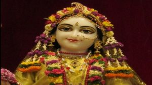 Read Shri Radha Aarti:  पढ़ें राधा-रानी की आरती 