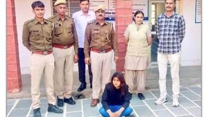 Fact Check: क्या यूक्रेन से लौटीं हरदोई की ग्राम प्रधान हो गईं गिरफ्तार? जानें वायरल फोटो की सच्चाई