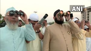 भारत में नजर आया रमजान का चांद, रविवार को रखा जाएगा पहला रोजा
