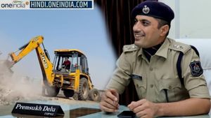 Premsukh Delu : 'बुलडोजर IPS' अफसर के ट्रांसफर पर रोने लगे लोग, टैगलाइन-'डेलू ने बोला तो फाइनल है'