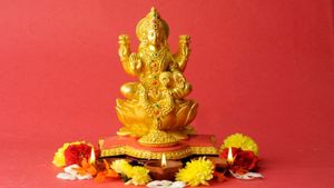  Laxmi Mantra: शुक्रवार को करें मां लक्ष्मी को इन मंत्रों से प्रसन्न, होगी तरक्की