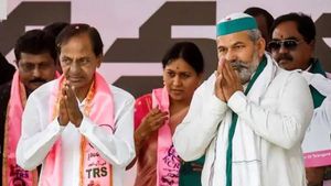 केंद्र सरकार की फिर बढ़ सकती हैं मुश्किलें, व्यापक आंदोलन की तैयारी में केसीआर और टिकैत
