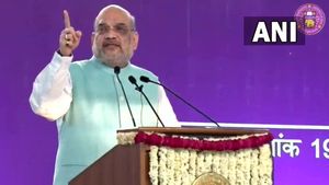'मोदी जी ने चुटकी बजाते हुए धारा 370 हटा दी, खून की नदियां तो क्या कंकड़ भी नहीं चले', दिल्ली में बोले शाह
