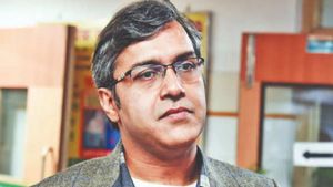 IAS Sanjeev Khirwar: वो आईएएस अधिकारी, जिनके कुत्ते के टहलने के लिए खाली करवाया गया दिल्ली का स्टेडियम