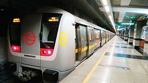 दिल्ली मेट्रो पर फिर लगा 'ब्रेक', तकनीकी खराबी के चलते येलो लाइन पर एक घंटे के लिए बंद की गई सेवाएं