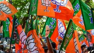 इंडिया गेट से: झारखंड में भाजपा कर रही है “ऑपरेशन लोटस” की तैयारी