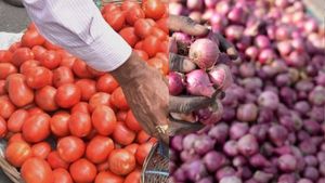 400 रुपये प्याज, 500 रुपये टमाटर... पाकिस्तान में बाढ़ ने किचन में लगाई आग, भारत कर सकता है मदद