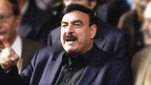 डिबेट के दौरान गुस्से में आए पूर्व मंत्री,  LIVE TV पर ही थूक दिया, जनता जमकर लगा रही क्लास