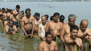 Pitru Paksha 2022:10 सितंबर से शुरु हो रहे हैं श्राद्धपक्ष,  पितरों की तृप्ति के लिए करें तिथि पर तर्पण